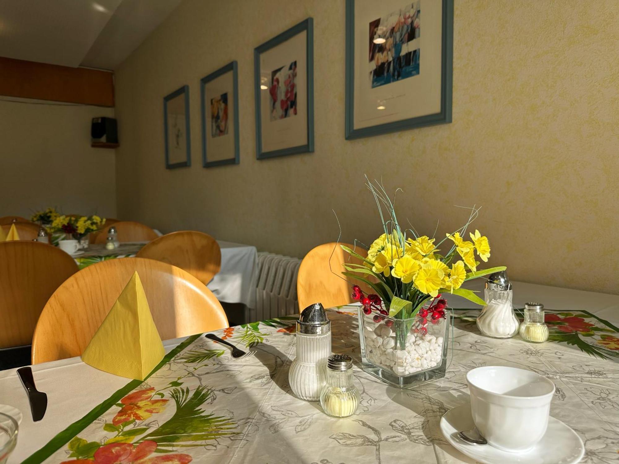 Hotel Am Laerchenberg I Fruehstueck, Wlan, Parkplatz Schirgiswalde-Kirschau Esterno foto